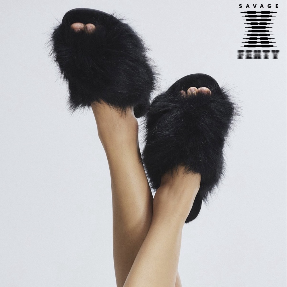 Savage X Fenty Fluff’d up Slippers in Black Caviar
